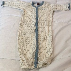 Tea Collection convertible infant gown